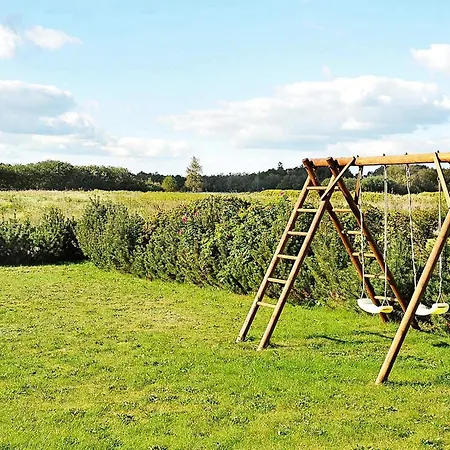 6 Person In Ansager-by Traum Ansager