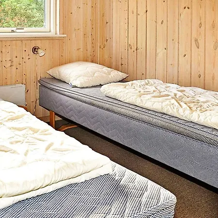 6 Person In Ansager-by Traum