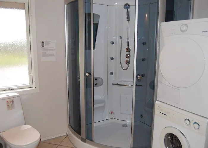 6 Person In Ansager-by Traum