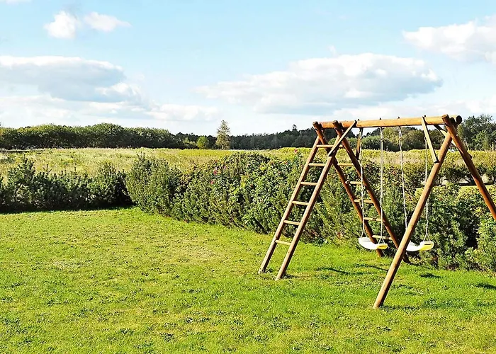 6 Person In Ansager-by Traum Ansager