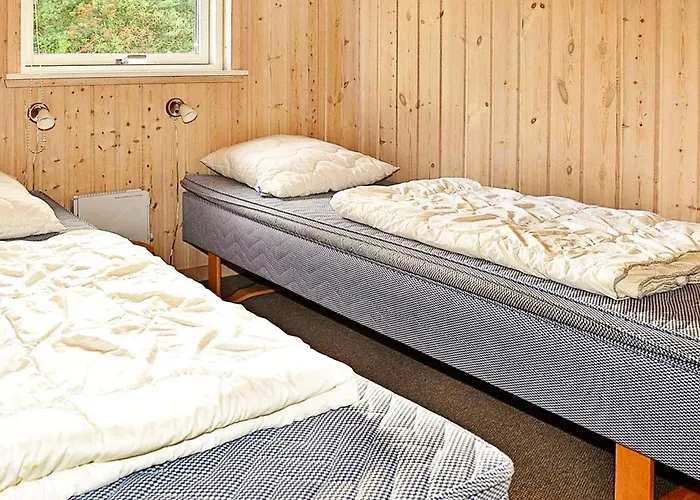 6 Person In Ansager-by Traum