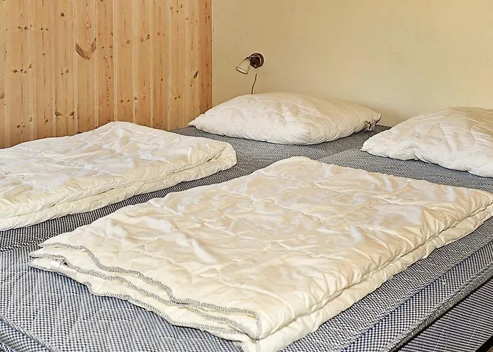 6 Person In Ansager-by Traum Ansager