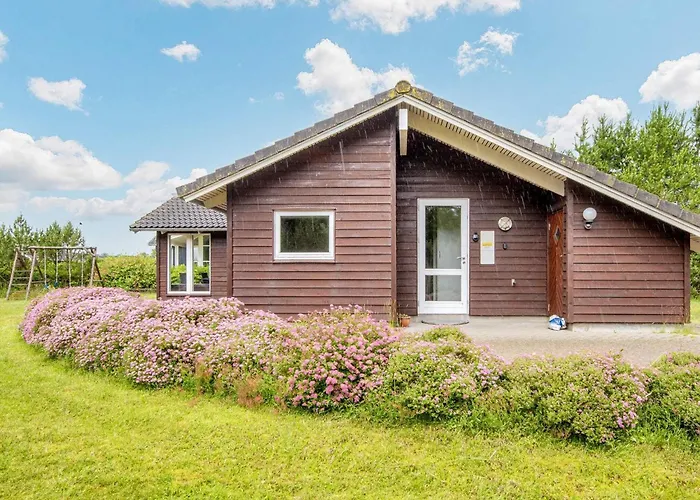 6 Person In Ansager-by Traum