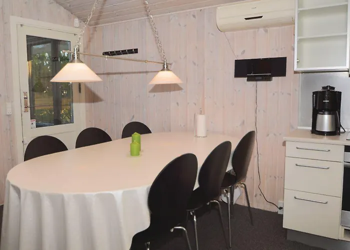 6 Person In Ansager-by Traum