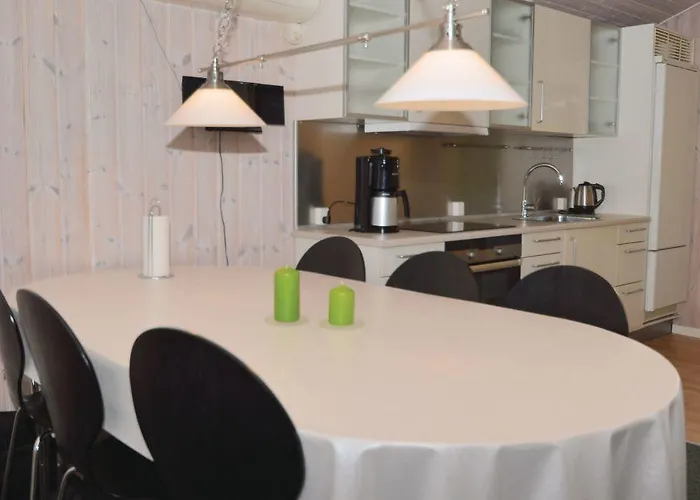 6 Person In Ansager-by Traum Ansager