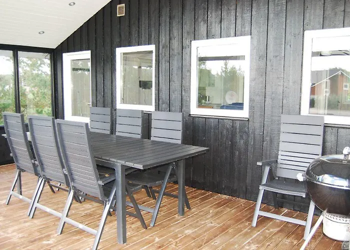 6 Person In Ansager-by Traum *